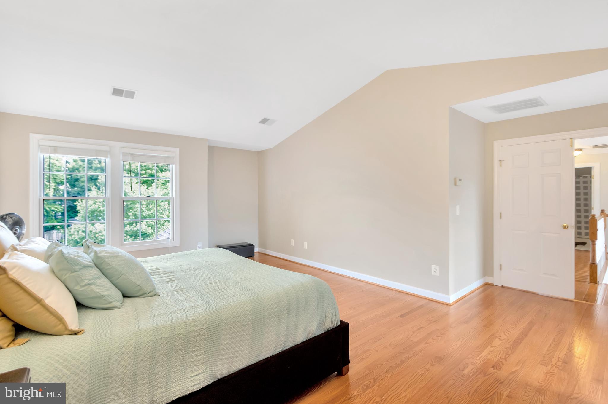 43364 Deepspring Court Ashburn, VA 20147 - Photo 28 of 59 Upper Level - Master Bedroom