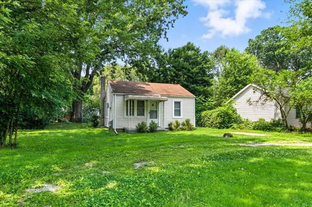 $89,900 | 19435 Inkster Road, Livonia, MI 48152