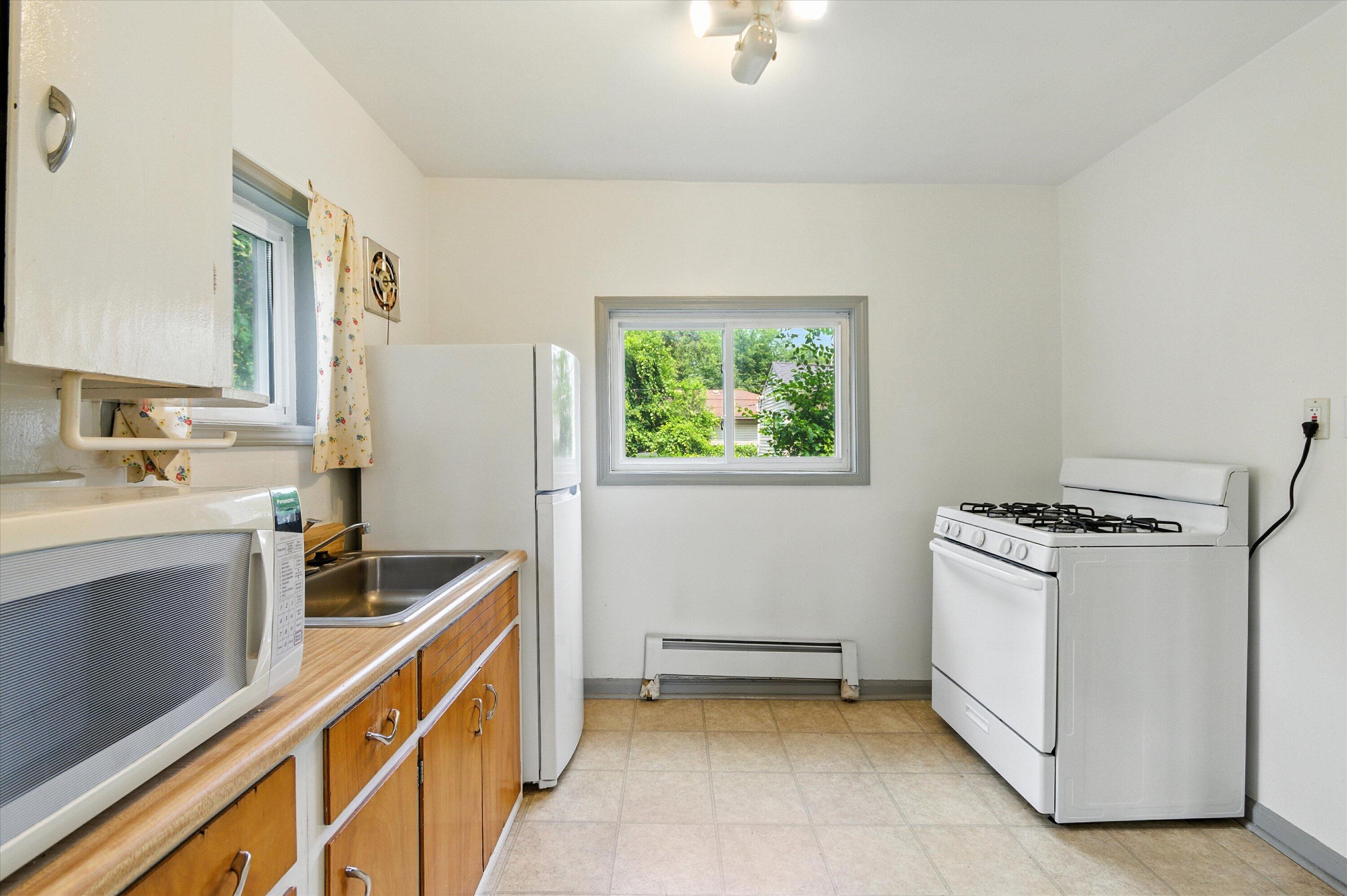 19435 Inkster Road Livonia, MI 48152 - Photo 7 of 15 15-17