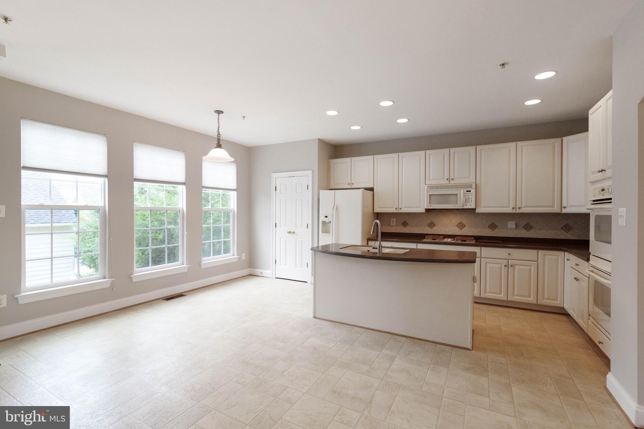 12226 Cypress Spring Road Clarksburg, MD 20871 - Photo 11 of 33 Eat-in Kitchen