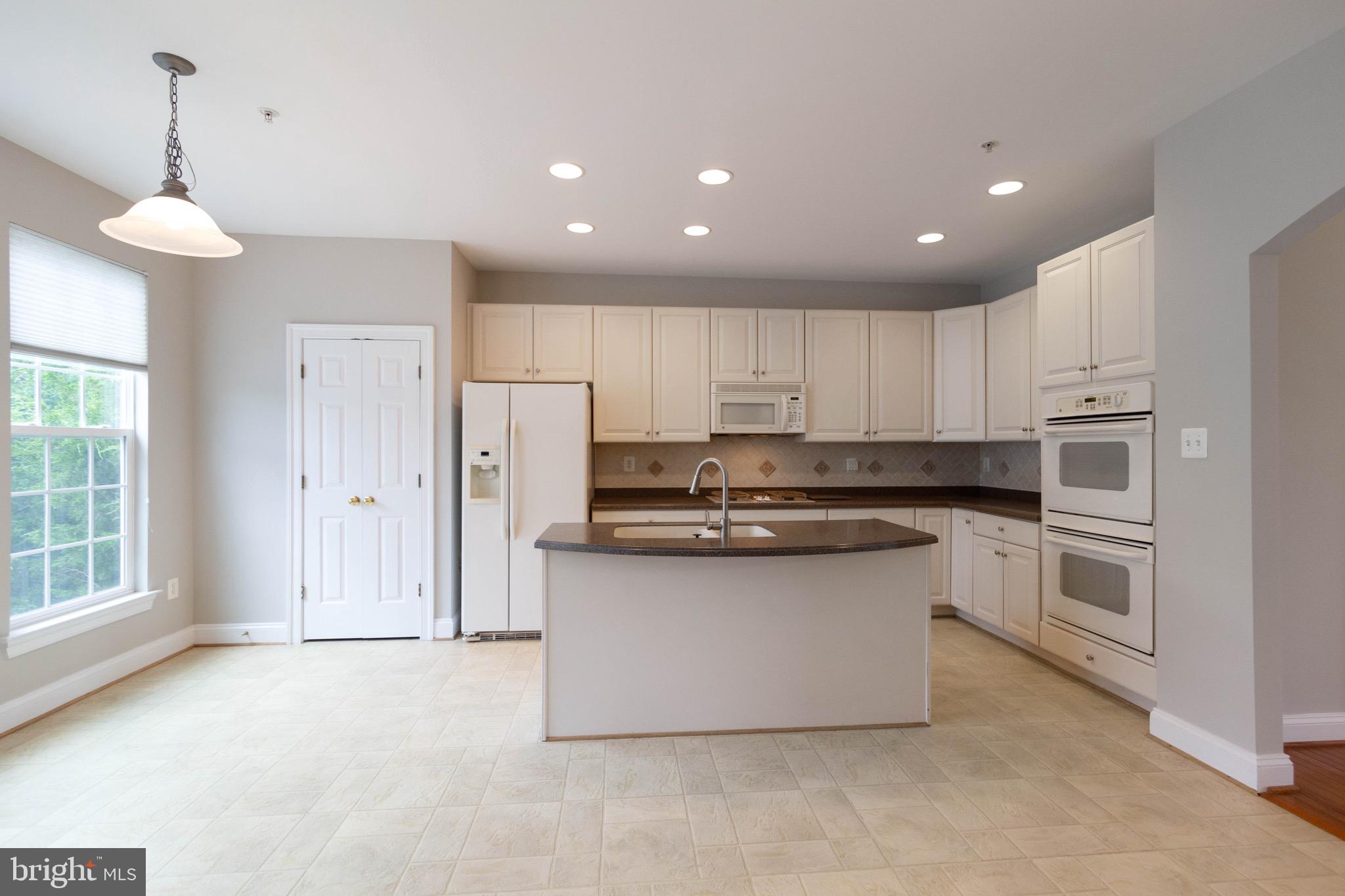 12226 Cypress Spring Road Clarksburg, MD 20871 - Photo 12 of 33 Eat-in Kitchen