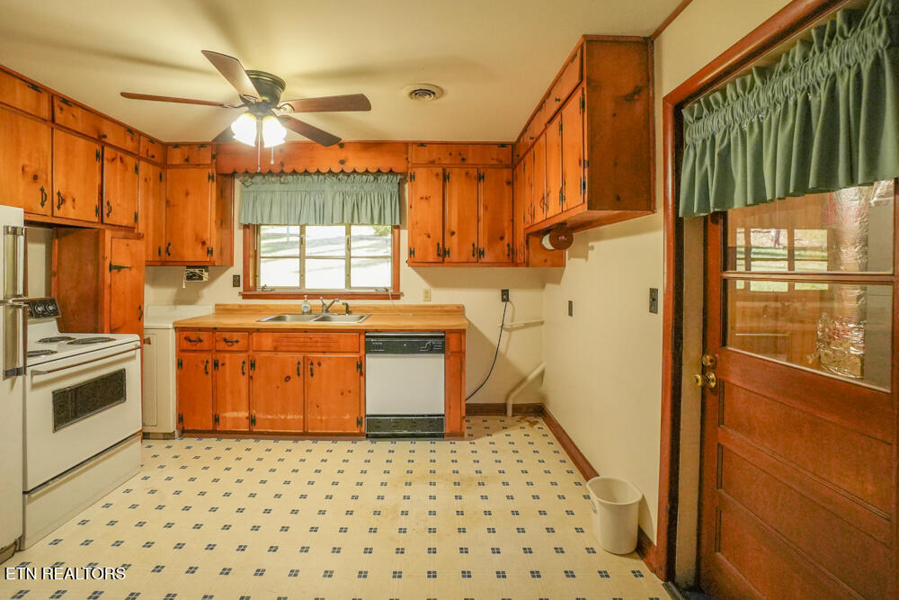 4305 Reed Road Louisville, TN 37777 - Photo 8 of 23 DSC09873