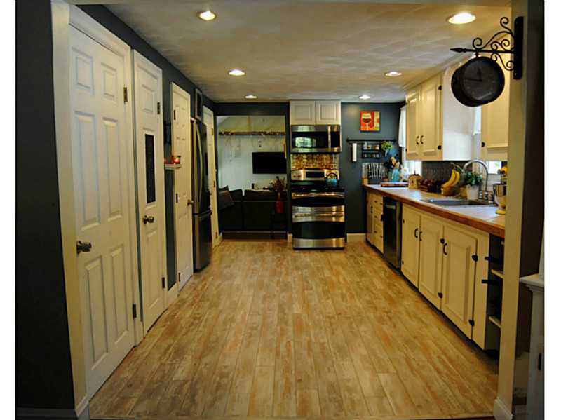 2 Rd B Scituate, RI 02857 - Photo 8 of 22 Kitchen.