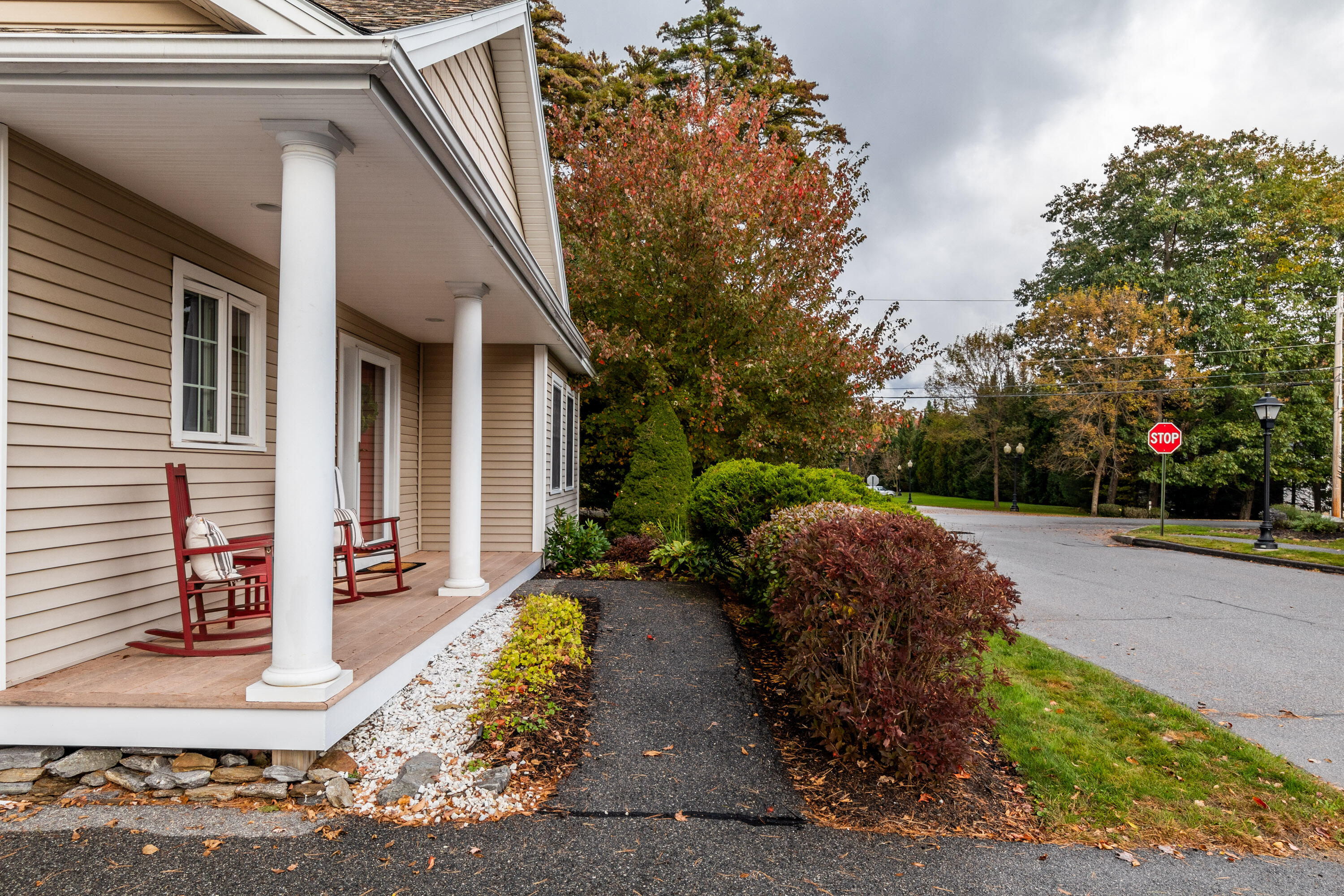 4 Sand Point Lane, Unit 3 Cumberland Foreside, ME 04110 - Photo 3 of 39 20231016ms-81005
