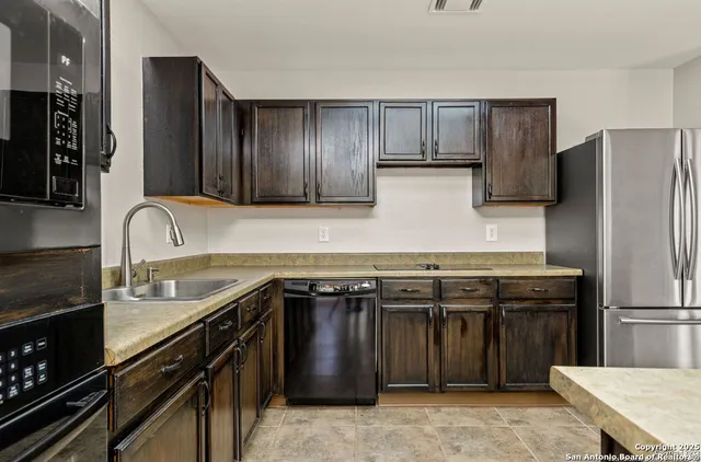 $2,100 | 115 Newrock Creek, Schertz, TX 78154