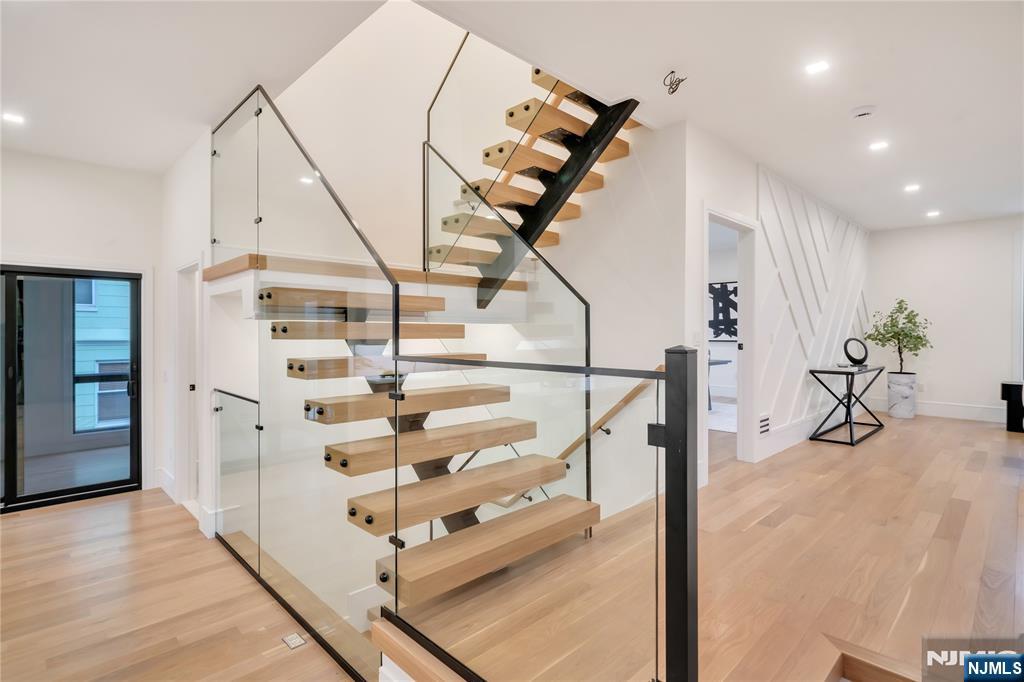 283 Bluff Road Fort Lee, NJ 07024 - Photo 12 of 49