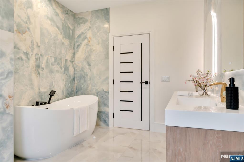 283 Bluff Road Fort Lee, NJ 07024 - Photo 27 of 49