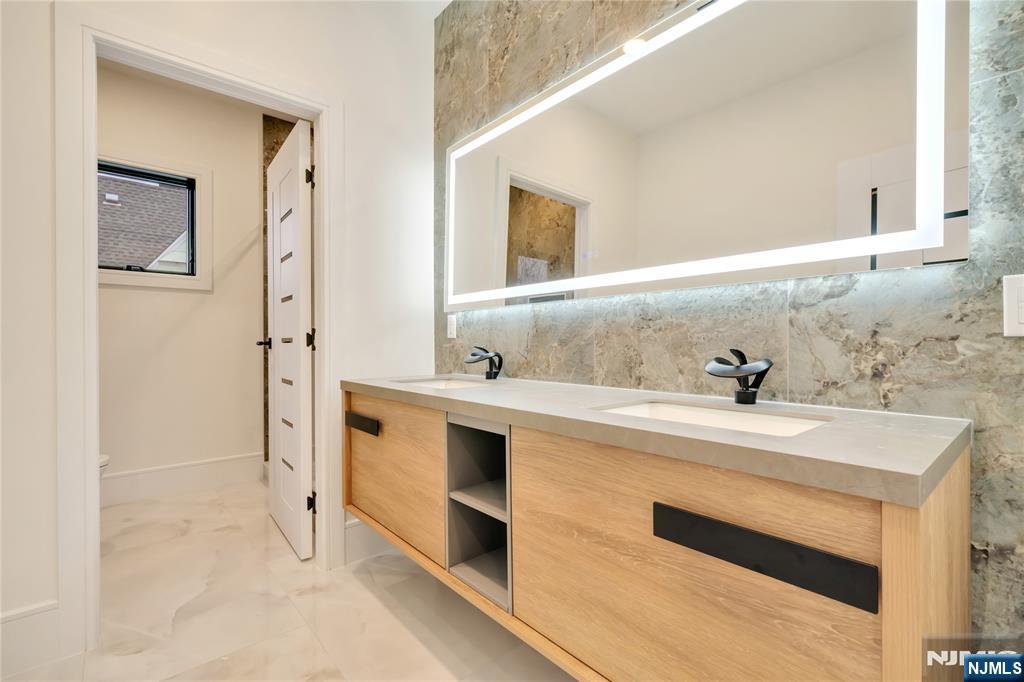 283 Bluff Road Fort Lee, NJ 07024 - Photo 31 of 49