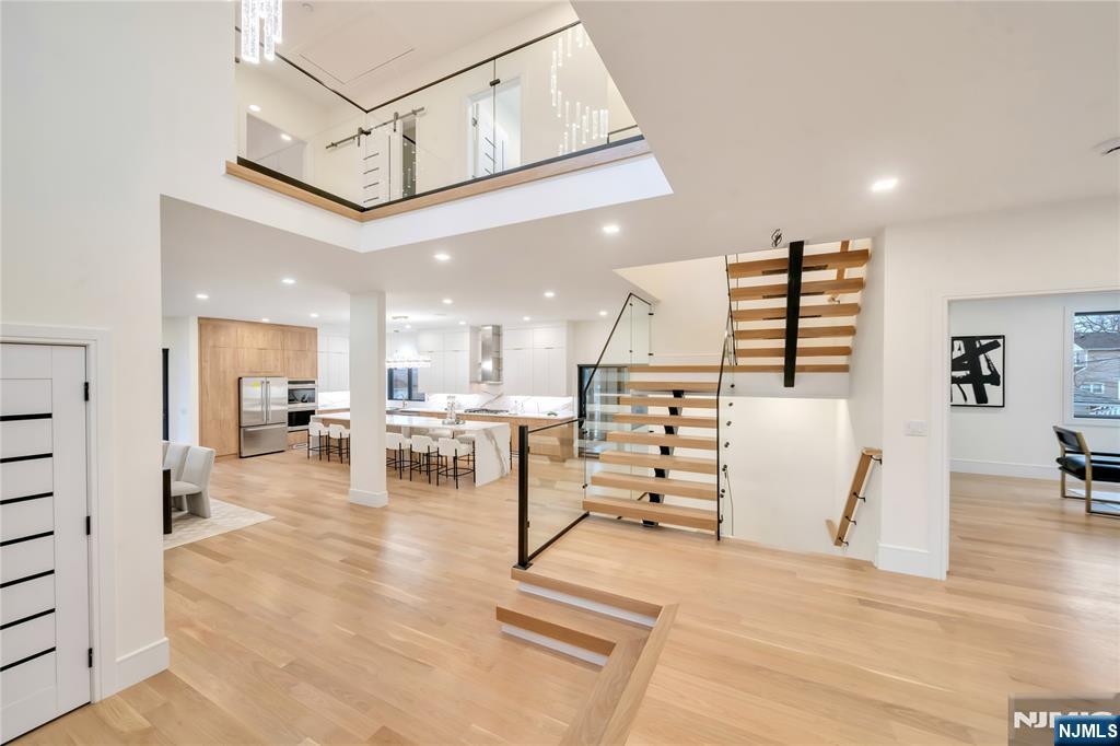 283 Bluff Road Fort Lee, NJ 07024 - Photo 4 of 49