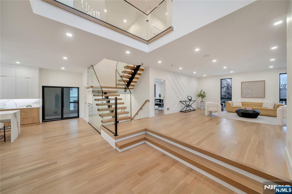 283 Bluff Road Fort Lee, NJ 07024 - Photo 5 of 49