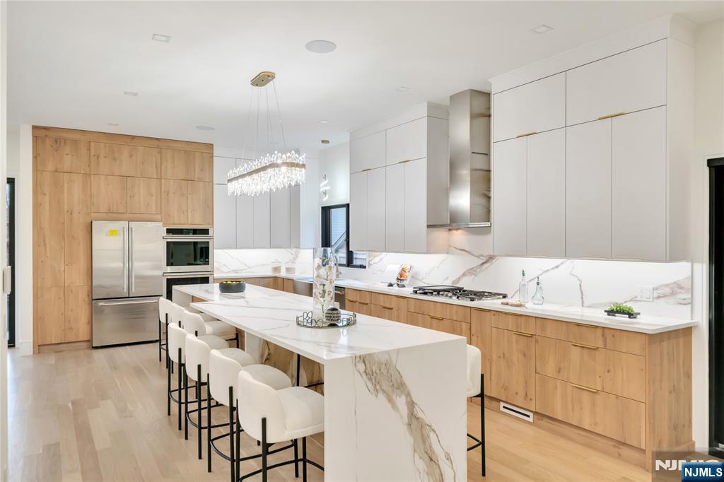 283 Bluff Road Fort Lee, NJ 07024 - Photo 8 of 49