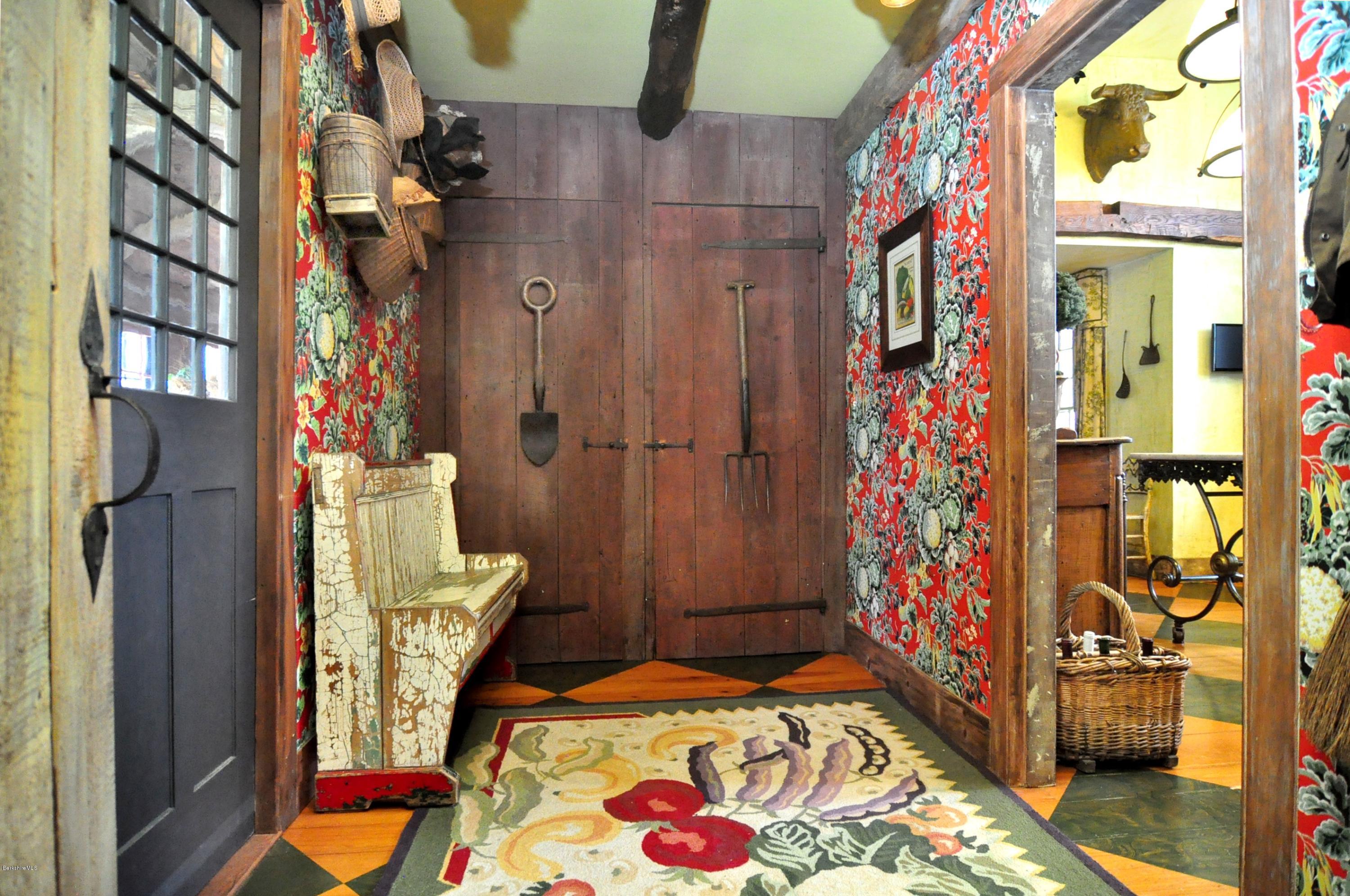 514 Rannapo Road Sheffield, MA 01257 - Photo 18 of 83 8 Mudroom