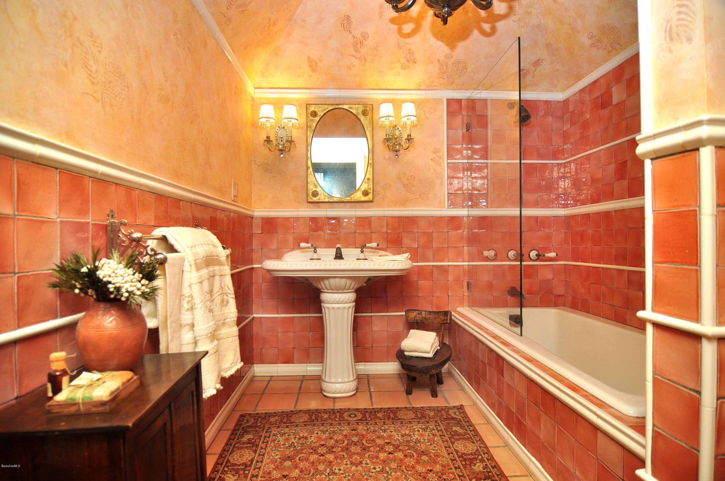 514 Rannapo Road Sheffield, MA 01257 - Photo 35 of 83 25 2nd floor bath