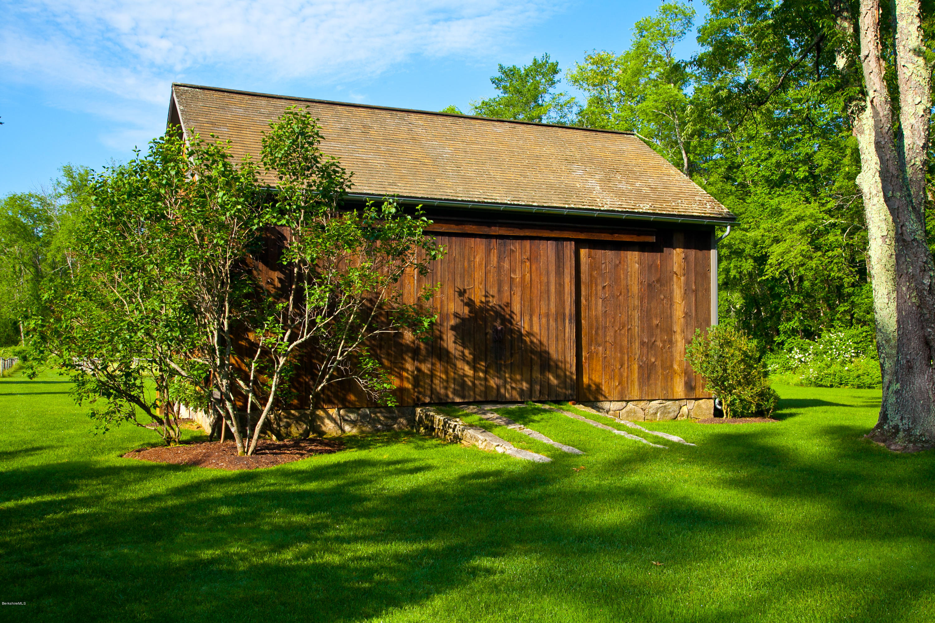 514 Rannapo Road Sheffield, MA 01257 - Photo 80 of 83 69 Barn entrance