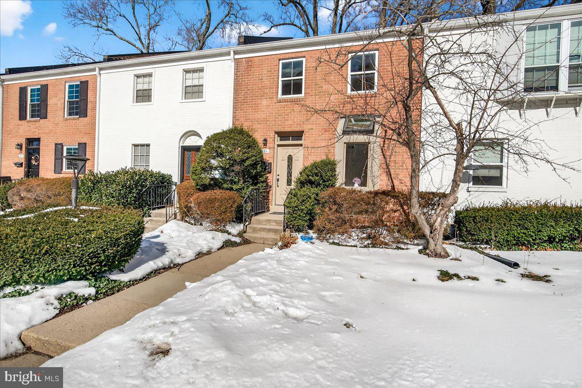 1911 Lyttonsville Road, Unit 1911 Silver Spring, MD 20910 - Photo 3 of 37