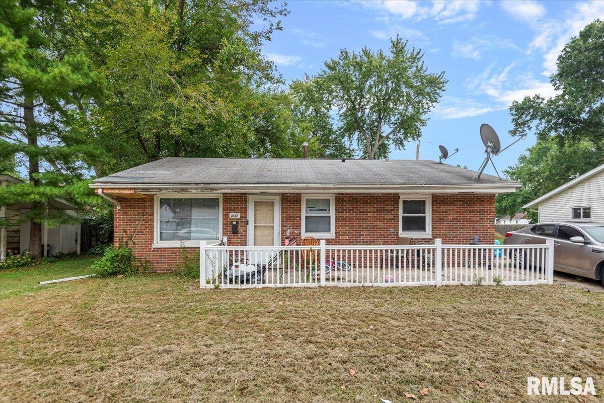 1832 Greentree Road Springfield, IL 62703 - Photo 1 of 23 Gallery Image 1