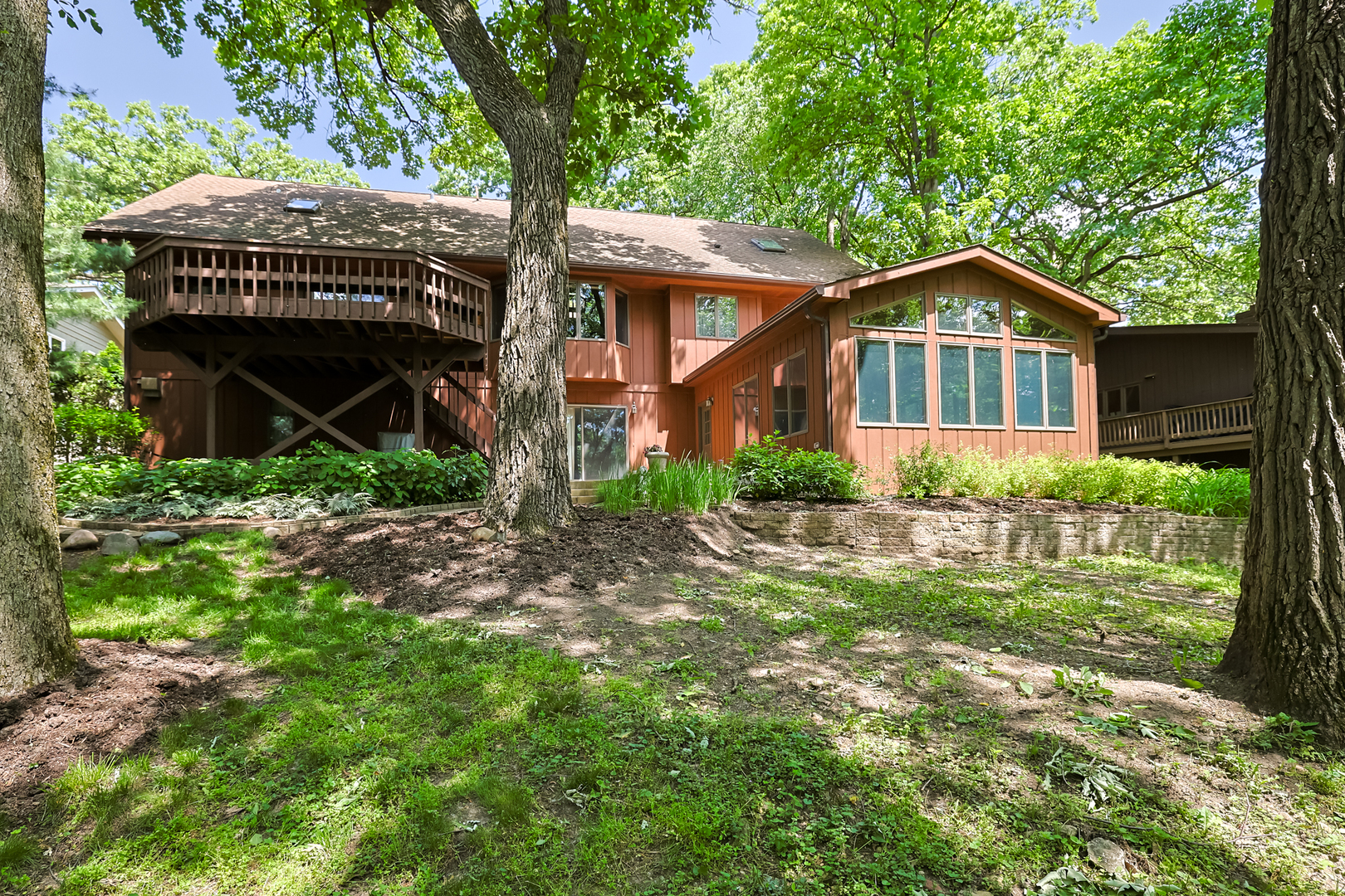 437 High Road Cary, IL 60013 - Photo 34 of 48 a front view of a house with garden