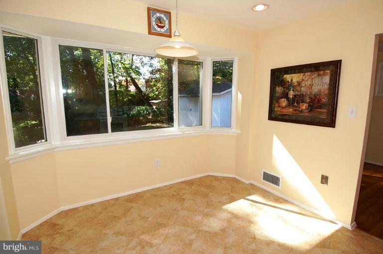 2422 Harmon Road Silver Spring, MD 20902 - Photo 8 of 26 Breakfast with bay windows