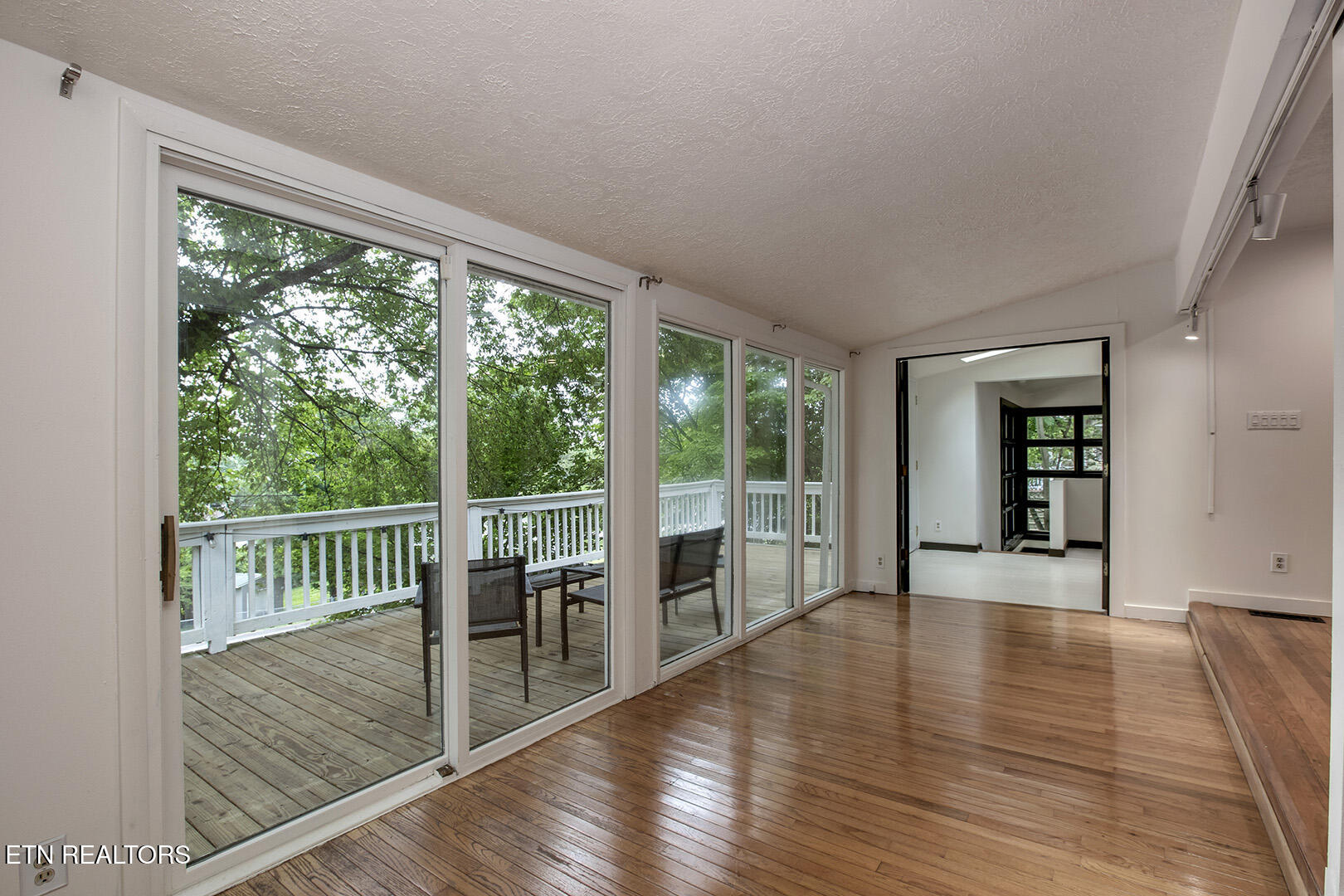 102 Oxford Road Oak Ridge, TN 37830 - Photo 12 of 59 12_OxfordRoad_102_Living03