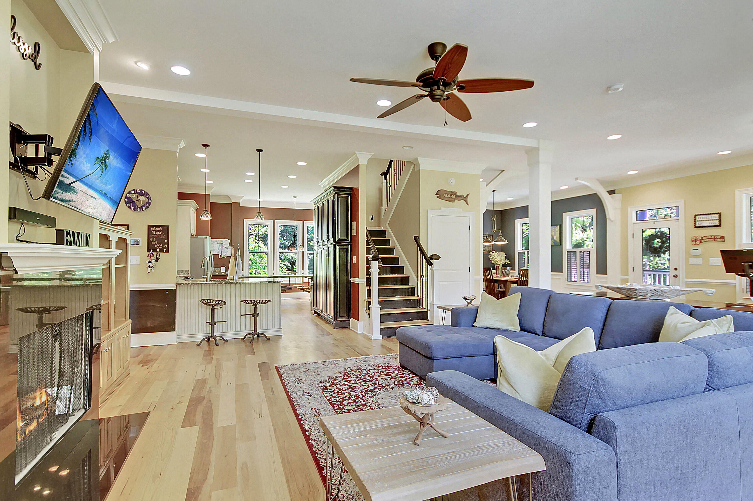118 Spring Road Summerville, SC 29483 - Photo 21 of 57 Living room