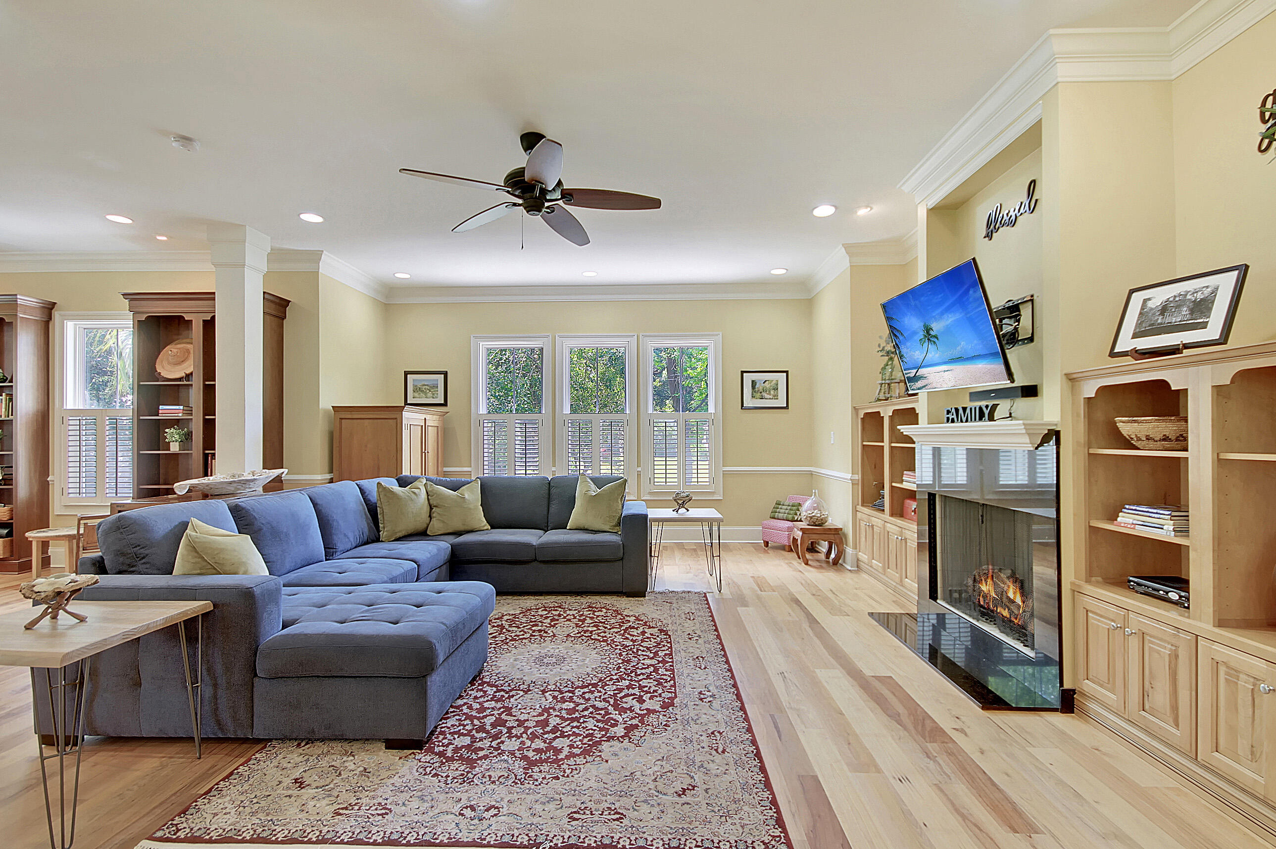 118 Spring Road Summerville, SC 29483 - Photo 22 of 57 Living room