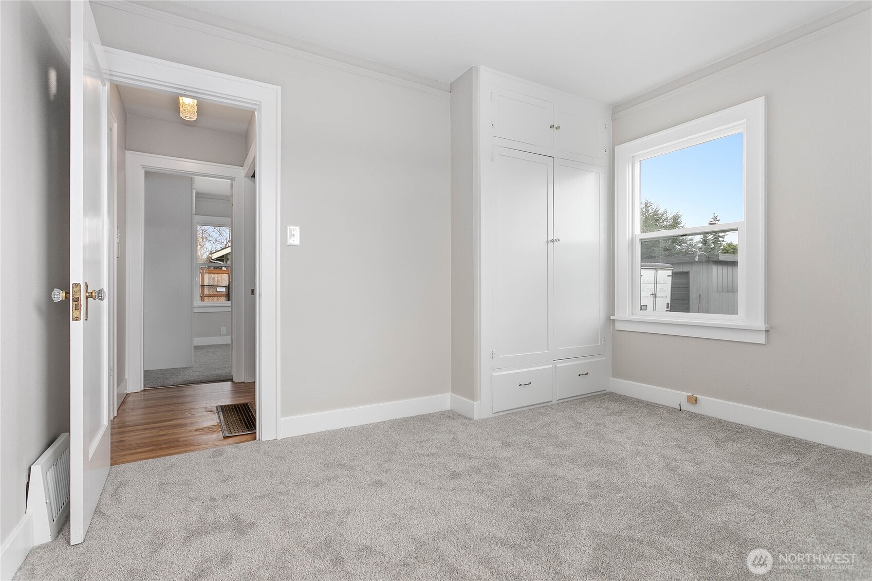 605 Alabama Street Bellingham, WA 98225 - Photo 13 of 27 an empty room with windows and closet