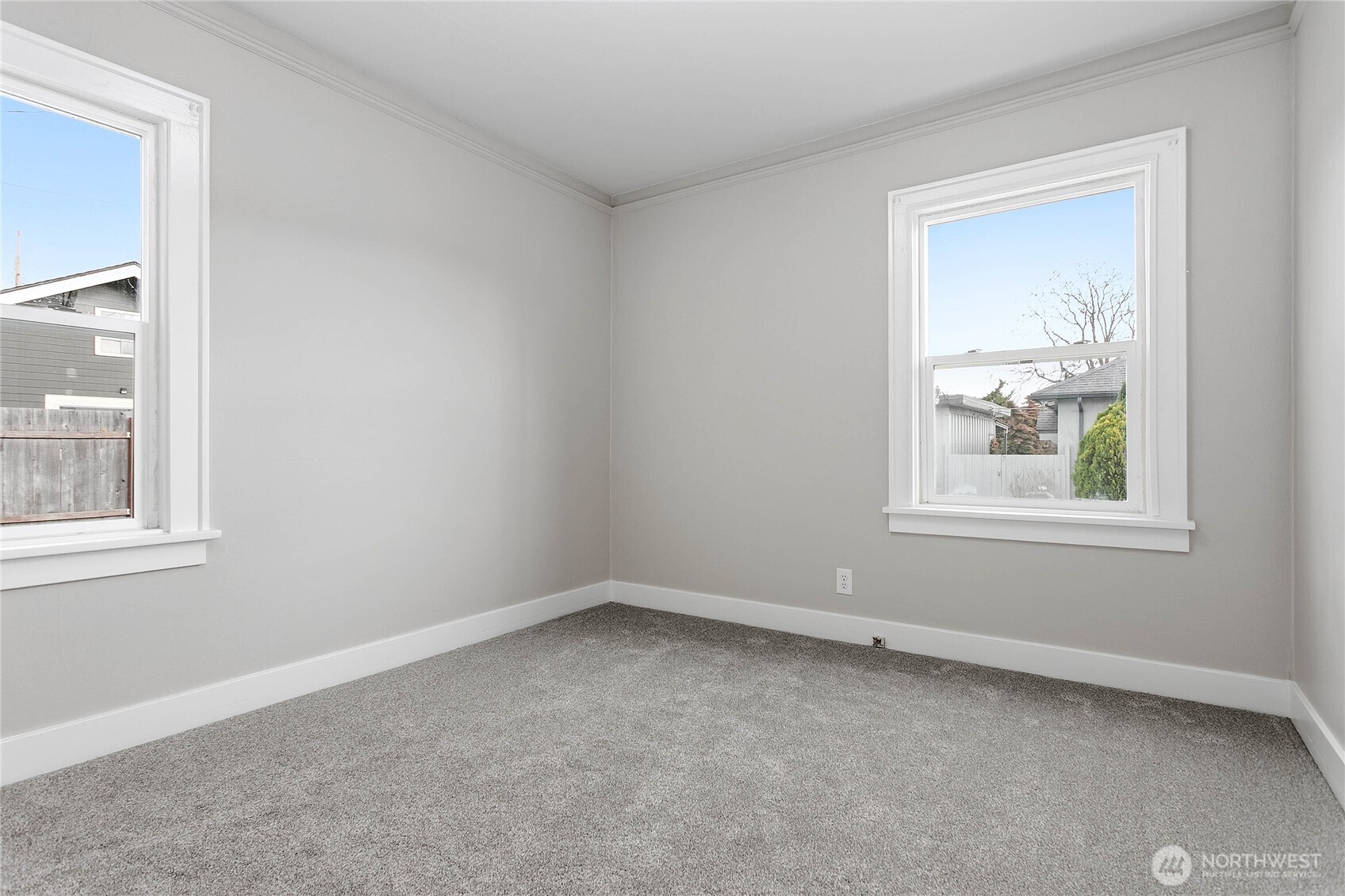 605 Alabama Street Bellingham, WA 98225 - Photo 15 of 27 an empty room with a window