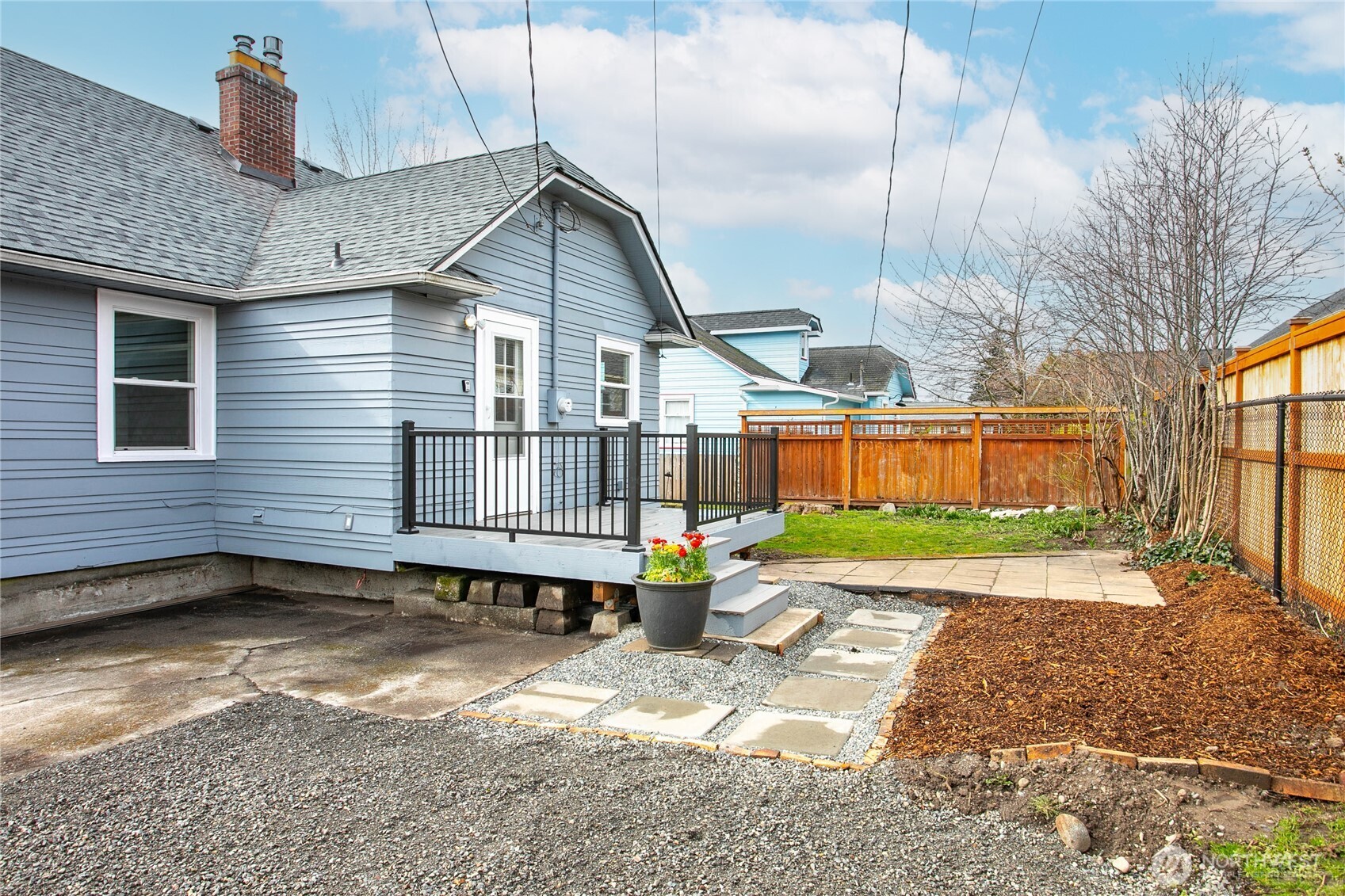 605 Alabama Street Bellingham, WA 98225 - Photo 24 of 27 a backyard of a house with barbeque oven