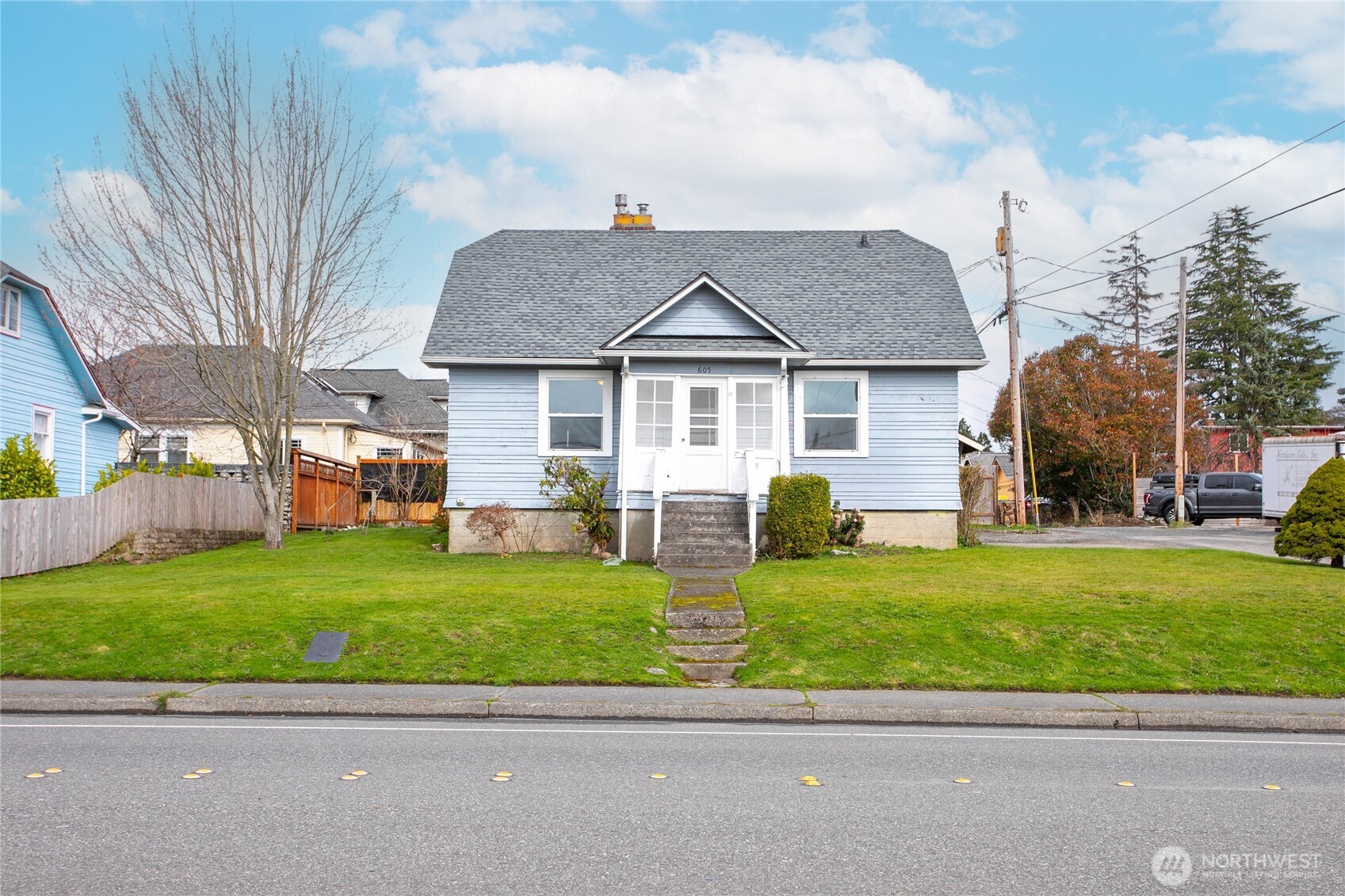 605 Alabama Street Bellingham, WA 98225 - Photo 26 of 27 a front view of a house with a garden and yard