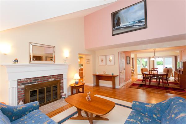 98 Blossomcrest Road Lexington, MA 02421 - Photo 3 of 15