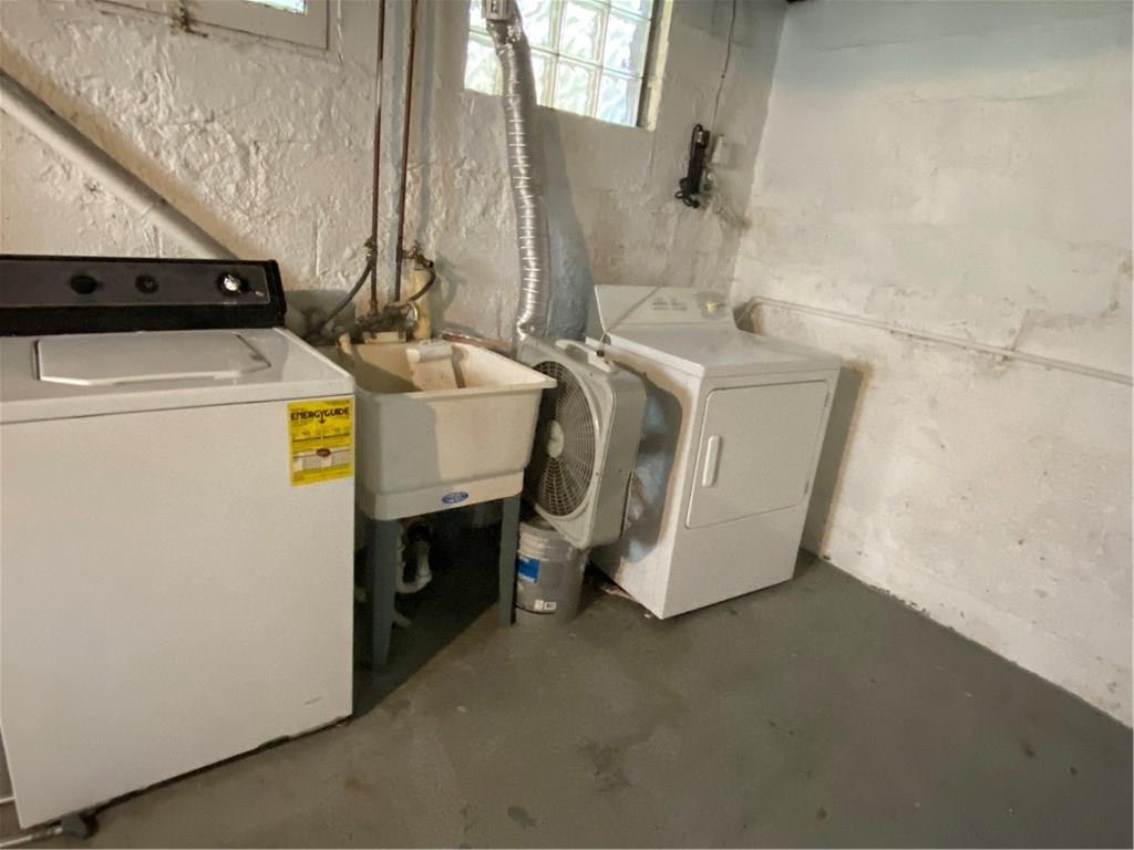 3821 Evergreen Road Pittsburgh, PA 15214 - Photo 18 of 20 Washer and Dryer units are not new, but they work.
