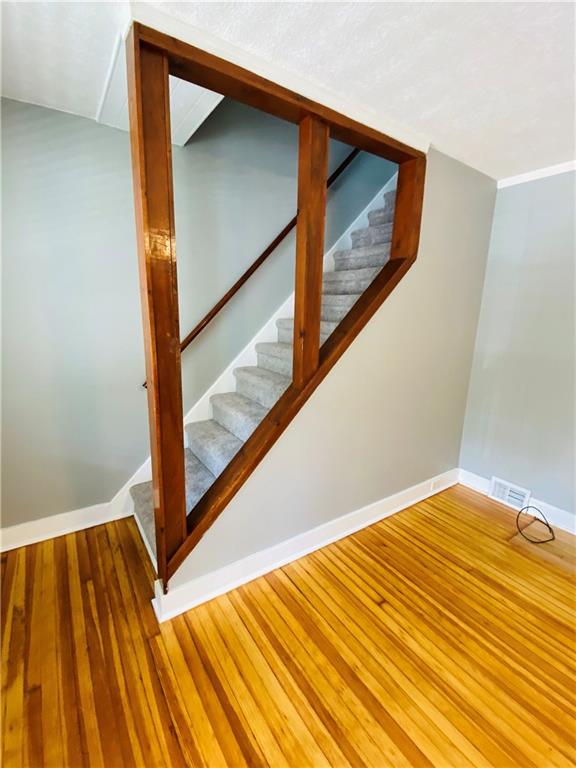 3821 Evergreen Road Pittsburgh, PA 15214 - Photo 5 of 20 Living room area and steps to upper level.