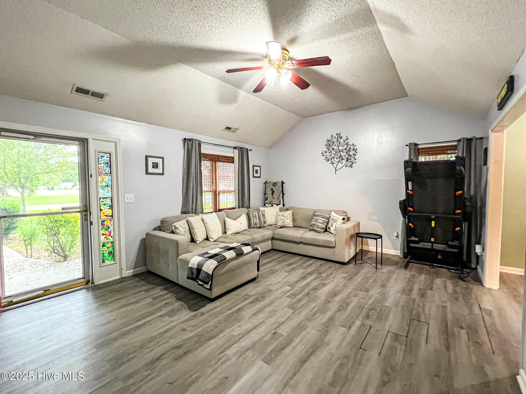 311 Ferry Road Elizabeth City, NC 27909 - Photo 3 of 58 Lovingroom