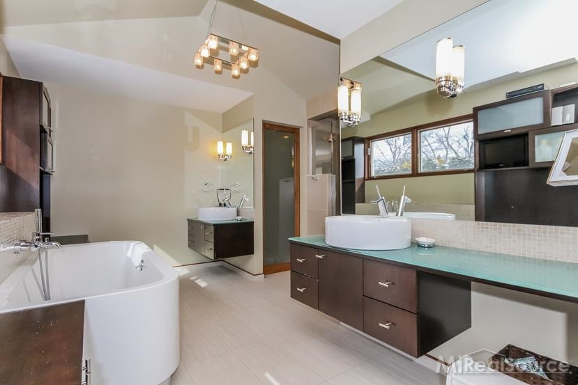 571 Lake Shore Road Grosse Pointe Shores, MI 48236 - Photo 12 of 43