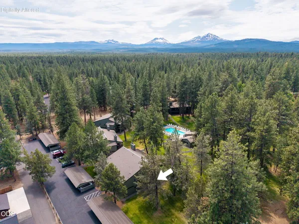 $380,000 | 897 East Desperado Trail, Unit 102, Sisters, OR 97759