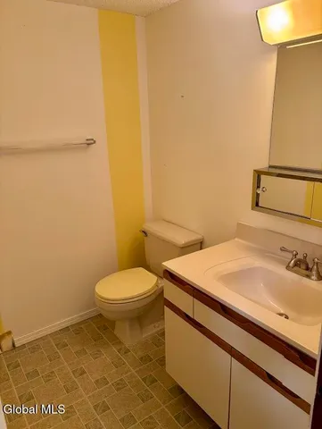 $314,900 | 102 Meadowbrook Drive, Bethlehem, NY 12159