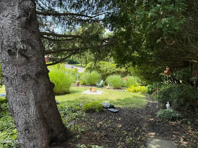 $314,900 | 102 Meadowbrook Drive, Bethlehem, NY 12159