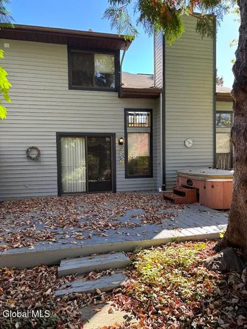 $314,900 | 102 Meadowbrook Drive, Bethlehem, NY 12159