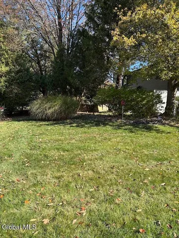 $314,900 | 102 Meadowbrook Drive, Bethlehem, NY 12159