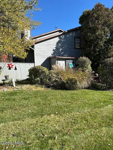 $314,900 | 102 Meadowbrook Drive, Bethlehem, NY 12159