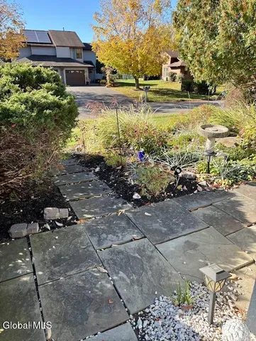 $314,900 | 102 Meadowbrook Drive, Bethlehem, NY 12159