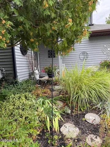 $314,900 | 102 Meadowbrook Drive, Bethlehem, NY 12159