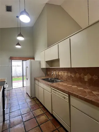 $3,800 | Sunset, Miami, FL 33173