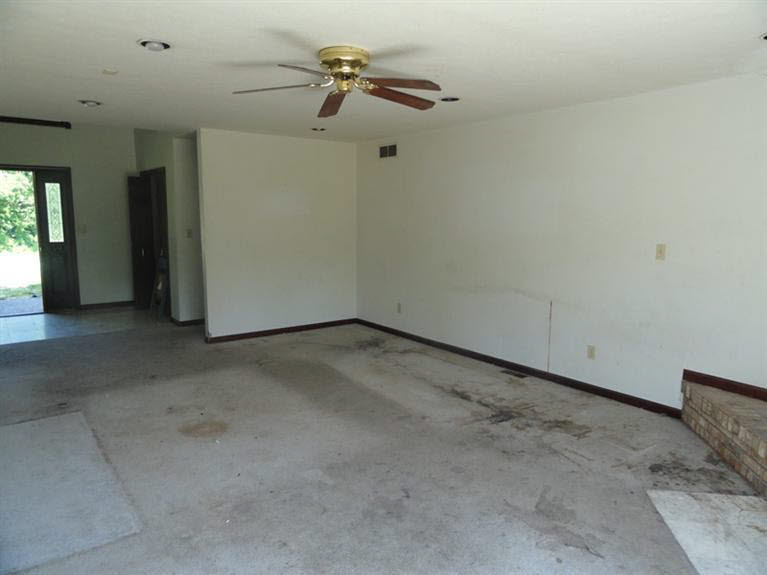 1605 South Hardy Mill Road Lexington, IN 47138 - Photo 8 of 25 Gallery Image 8