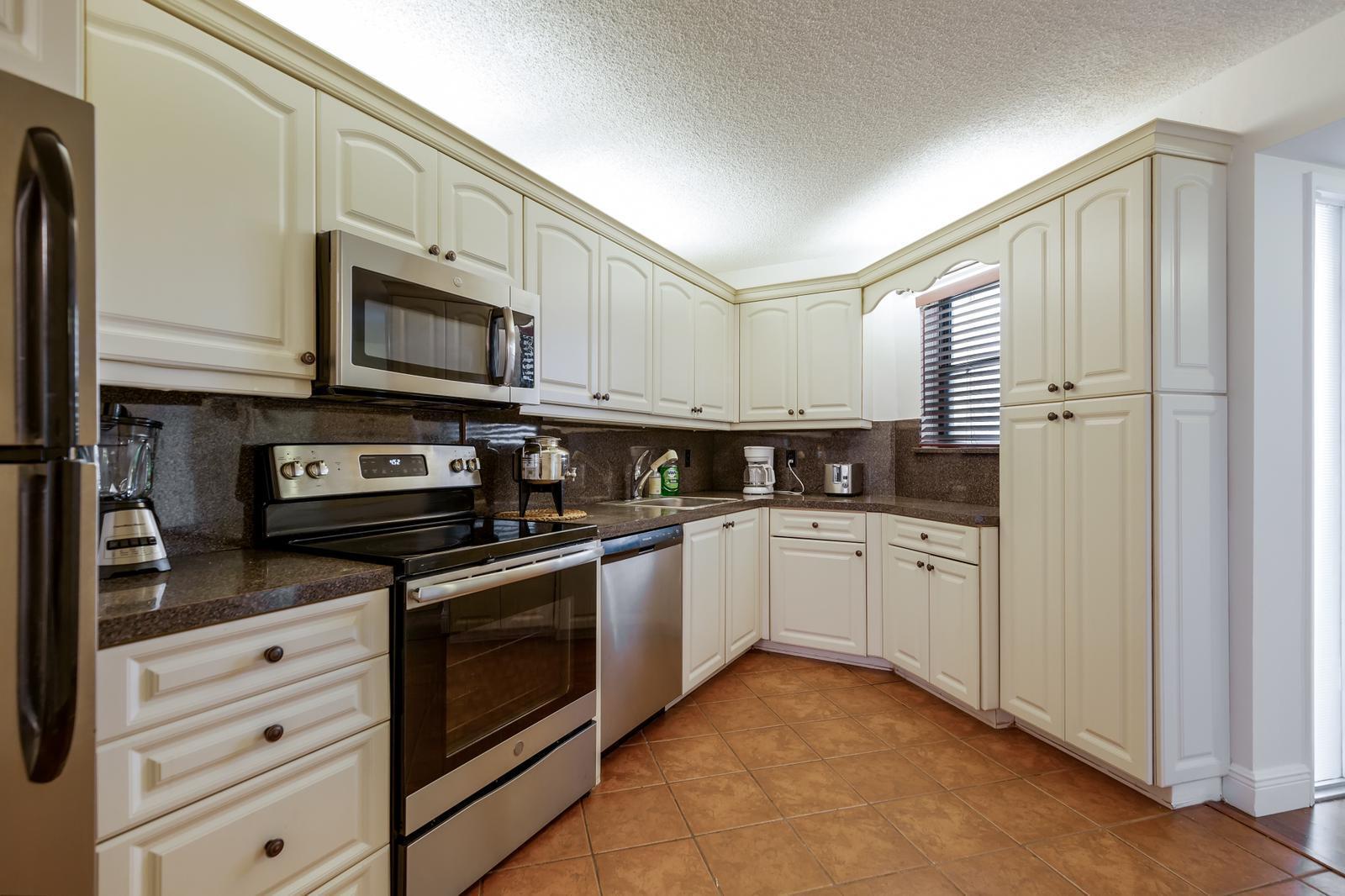 5801 Camino Del Sol, Unit 302 Boca Raton, FL 33433 - Photo 6 of 22 IMG-20211020-WA0014