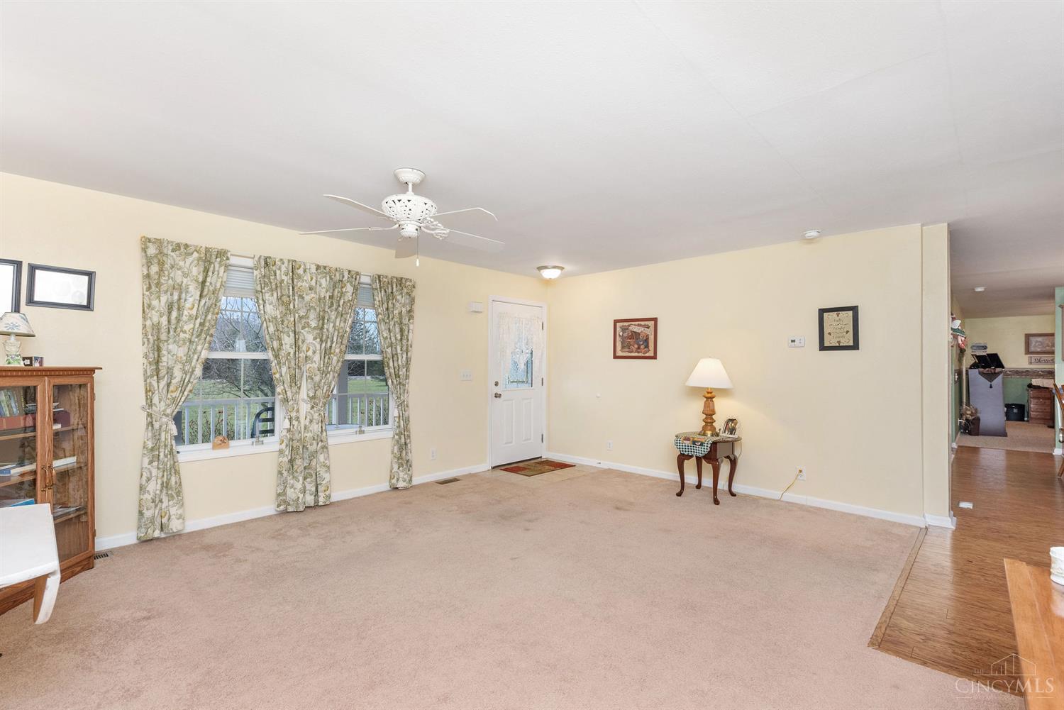 828 Gumley Road Blanchester, OH 45107 - Photo 4 of 32