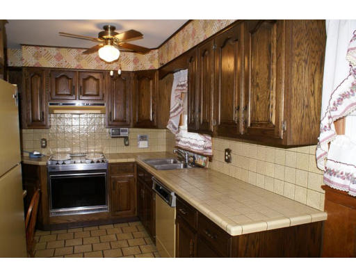 100 Sycamore Street Fairhaven, MA 02719 - Photo 2 of 8