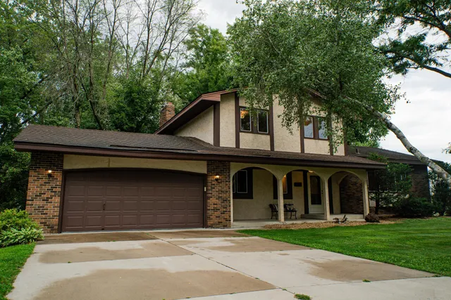 $675,000 | 4321 Lancelot Drive, Minnetonka, MN 55345