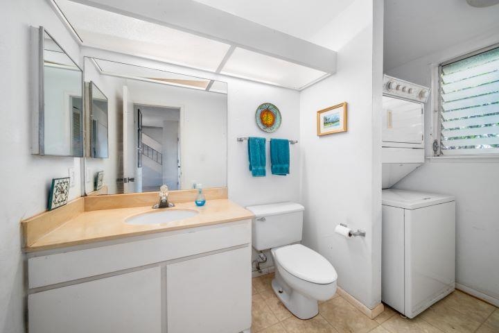 150 Puukolii Road, Unit 17 Lahaina, HI 96761 - Photo 19 of 40 a bathroom with a toilet sink and mirror