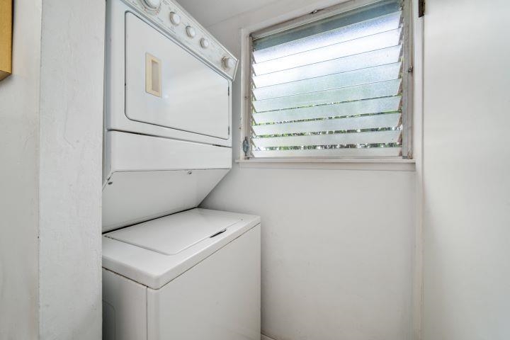 150 Puukolii Road, Unit 17 Lahaina, HI 96761 - Photo 20 of 40 a utility room with washer and dryer